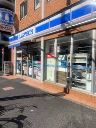 コンビニ　ローソン市谷仲之町店（コンビニ）まで322m