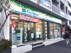 コンビニ　ファミリーマート市谷柳町店（コンビニ）まで460m