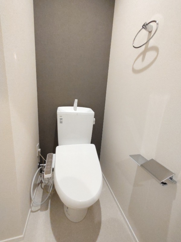 トイレ　トイレも多機能便座です。