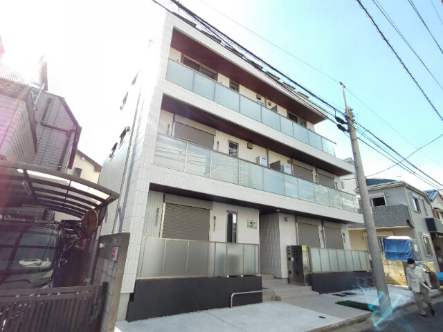 建物外観　商店街から少し路地に入った静かな立地。