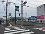 コンビニ　ファミリーマート西春店（コンビニ）まで550m
