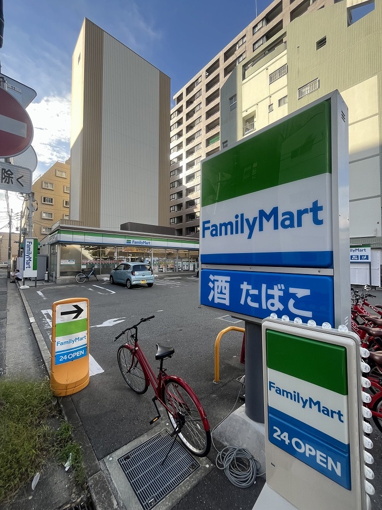 コンビニ　ファミリーマート博多大博町店（コンビニ）まで195m