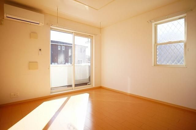 GRACE GARDEN Bの居間写真