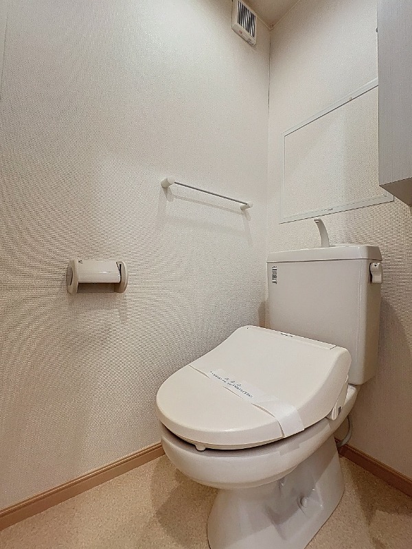京成本線 京成小岩駅 徒歩6分 2階建 築16年のトイレ写真