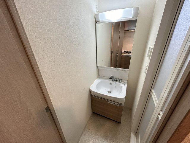 洗面設備　脱衣スペースもあります