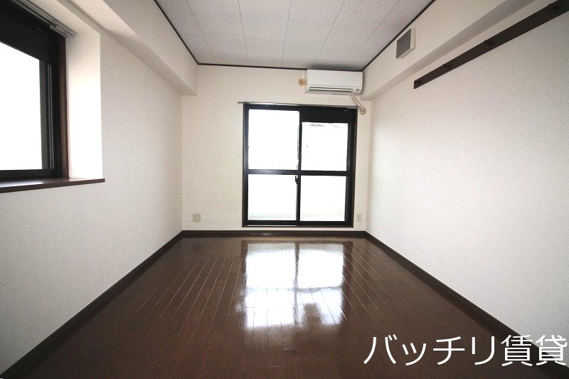居室・リビング　＊画像は別部屋の為イメージ、現状優先致します