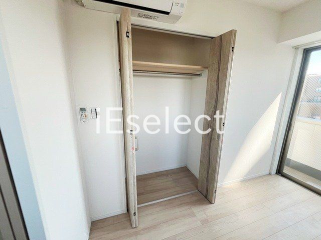収納　長いコートもかけられるクローゼット