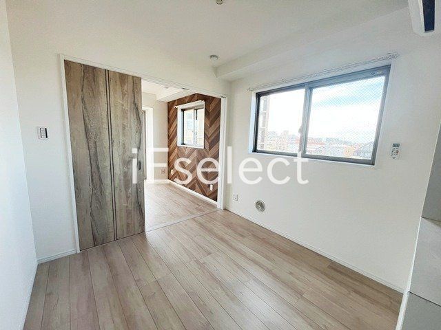 居室・リビング　2面採光で明るいお部屋です