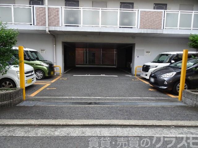 駐車場　敷地内駐車場
