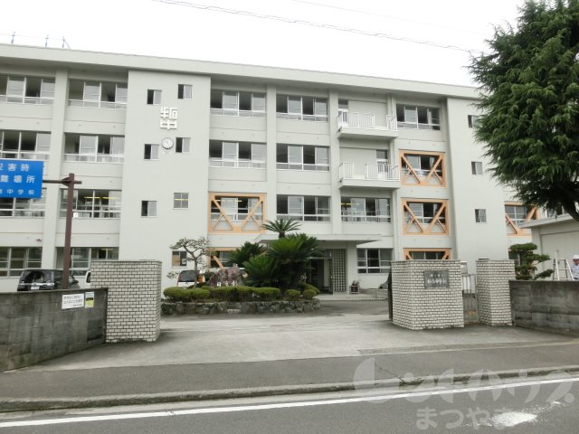 中学校　松山市立拓南中学校（中学校）まで623m
