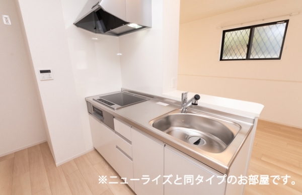 キッチン　※参考写真　同建築メーカー施工の同間取完成他物件のものです。