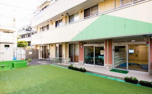幼稚園・保育園　本町きらきらこども園（幼稚園・保育園）まで379m
