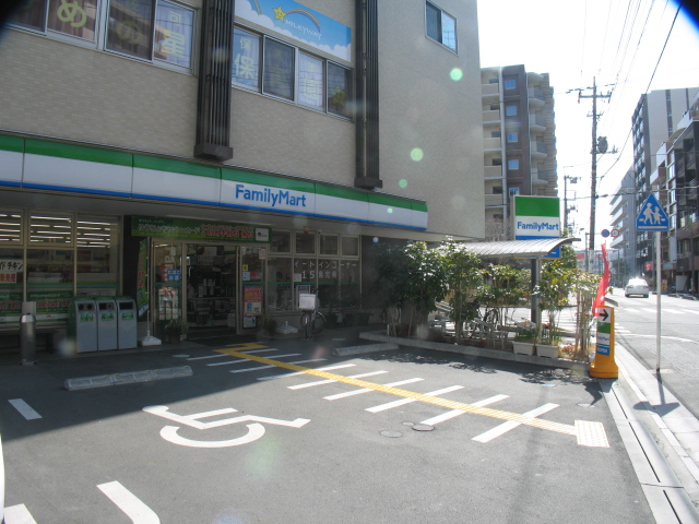コンビニ　ファミリーマート 南浦和3丁目店（コンビニ）まで365m
