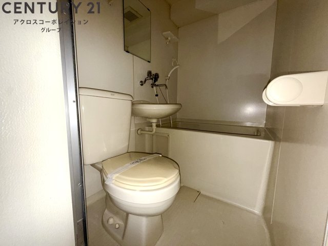 トイレ　浴室内にトイレが付いてます