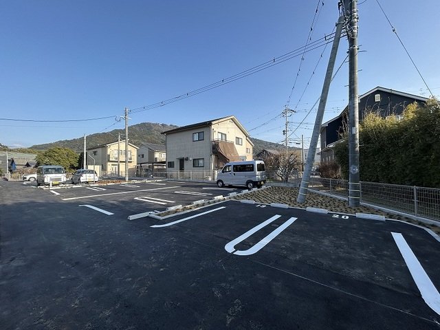 駐車場　駐車場に車を止められます