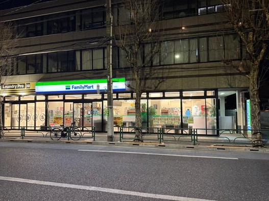 コンビニ　ファミリーマート杉並下井草一丁目店（コンビニ）まで369m