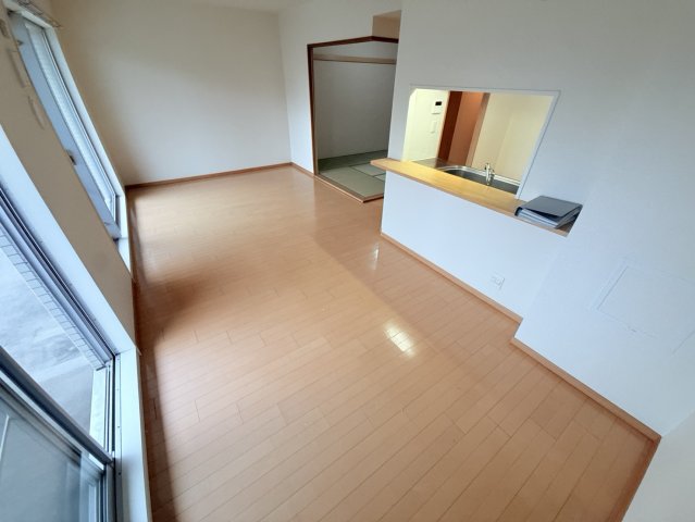 甲子園六石町ハイツの居間写真