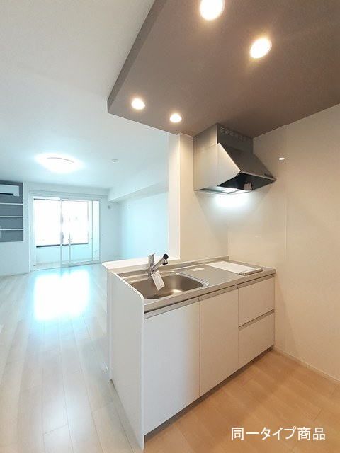 ＪＲ弥彦線 燕三条駅 徒歩14分 2階建 新築のキッチン写真