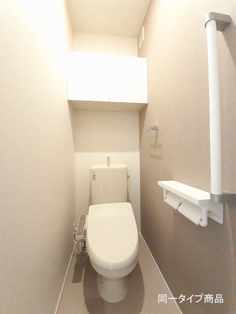 ＪＲ弥彦線 燕三条駅 徒歩14分 2階建 新築のトイレ写真