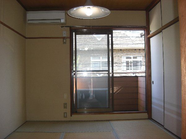修学院フユーグ五号棟の居間写真