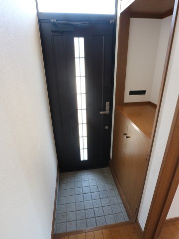 玄関　※別部屋の写真です。