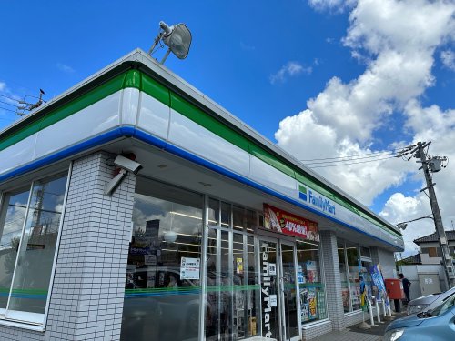 コンビニ　ファミリーマート 西岩田店（コンビニ）まで311m