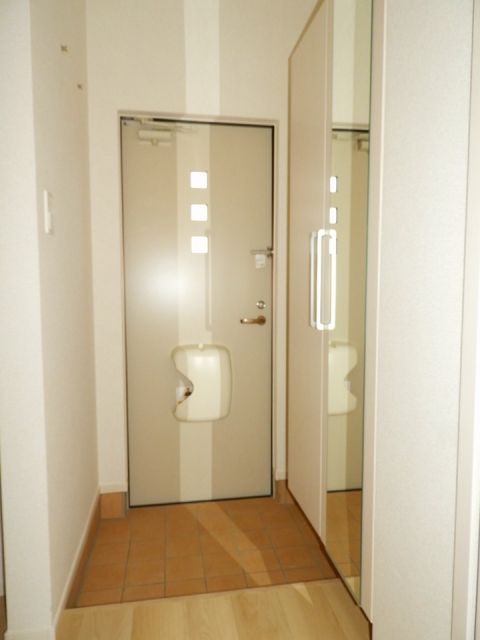 ＪＲ可部線 古市橋駅 徒歩9分 2階建 築4年の玄関写真