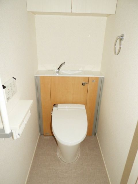 ＪＲ可部線 古市橋駅 徒歩9分 2階建 築4年のトイレ写真