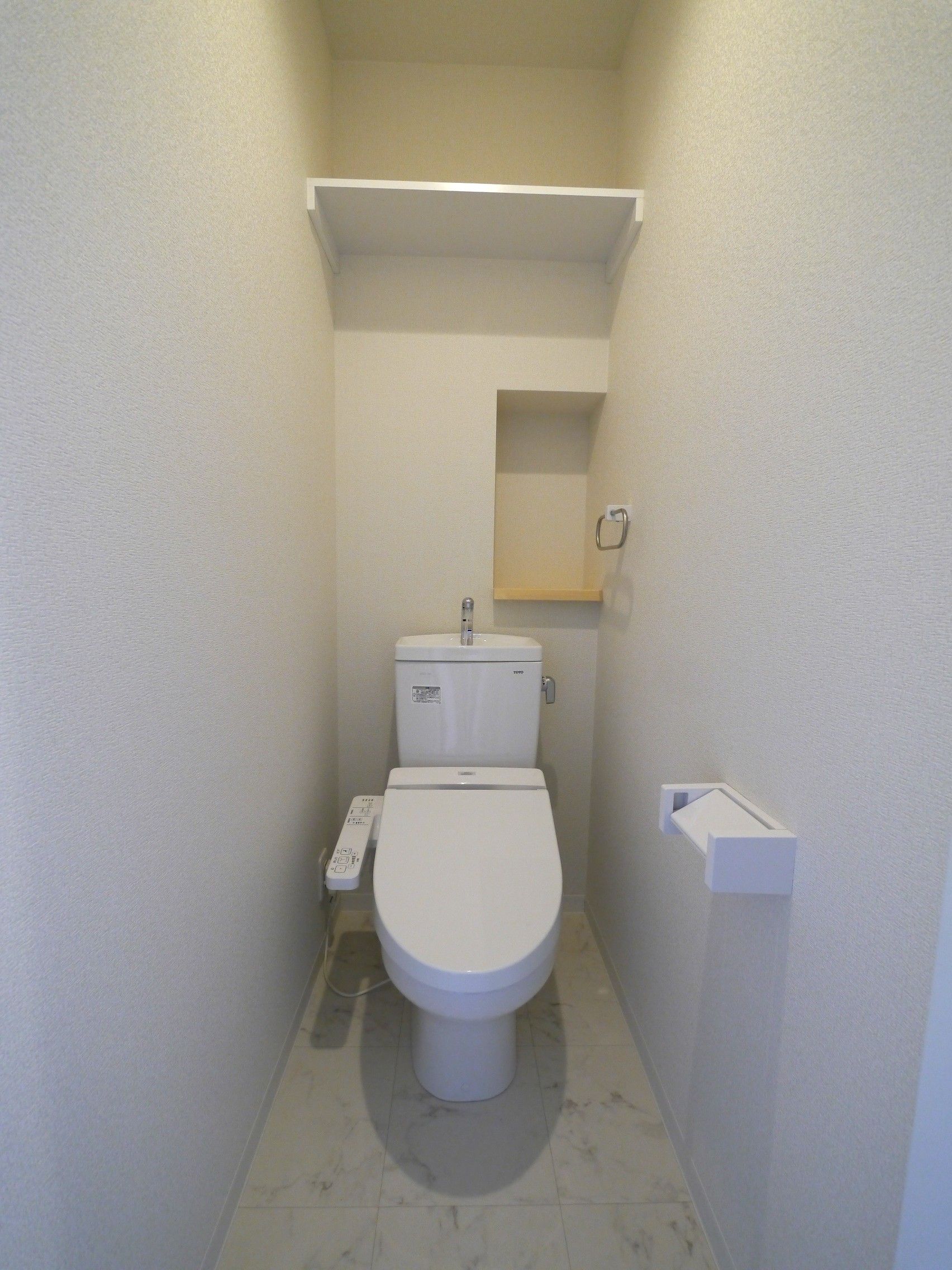 ＪＲ鹿児島本線 南福岡駅 徒歩7分 3階建 築9年のトイレ写真