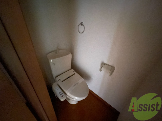 トイレ　ウォシュレット機能がついたトイレです。安心して使用できますね