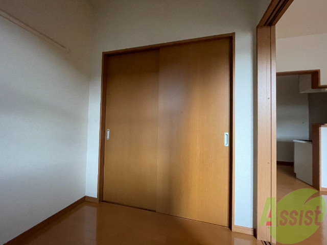 収納　洋室のクローゼット。お洋服や荷物はこちらへどうぞ