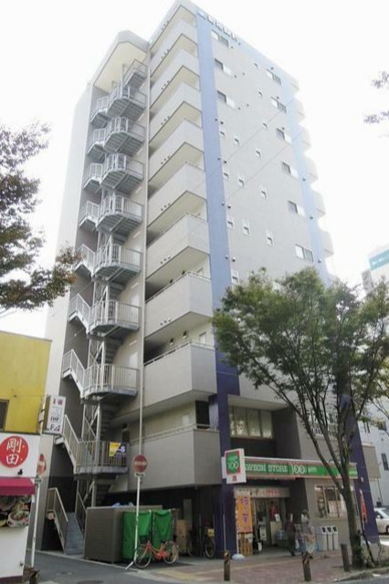 建物外観　１０階建ての賃貸マンション