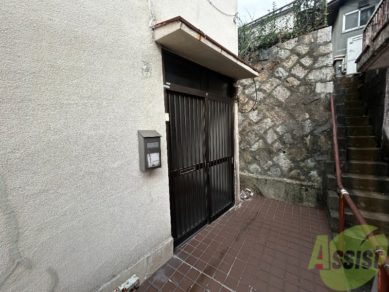 鈴蘭台東町5丁目戸建ての玄関写真