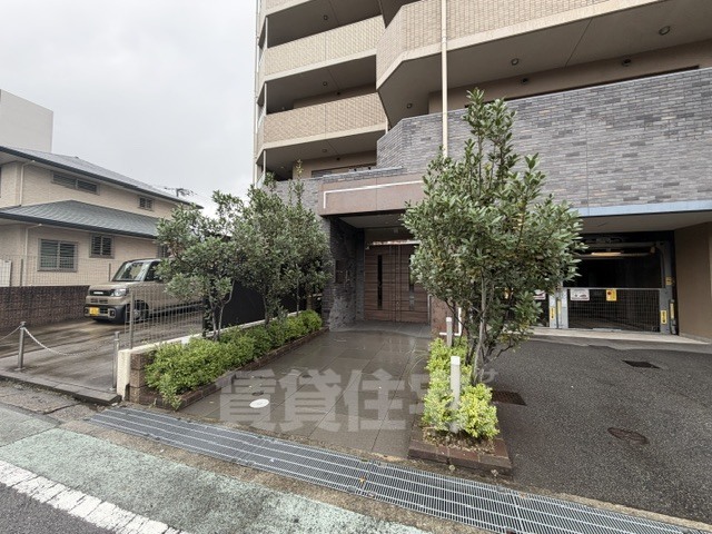地下鉄御堂筋線 江坂駅 徒歩6分 10階建 築10年の外観写真