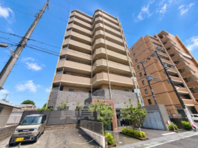 地下鉄御堂筋線 江坂駅 徒歩6分 10階建 築10年の外観写真