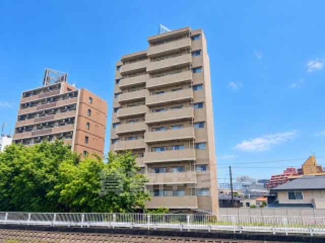 地下鉄御堂筋線 江坂駅 徒歩6分 10階建 築10年の外観写真