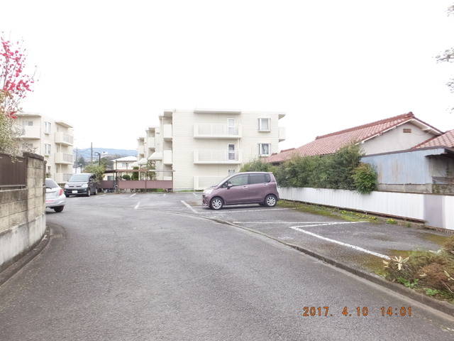 駐車場　敷地内駐車場　　要空き確認