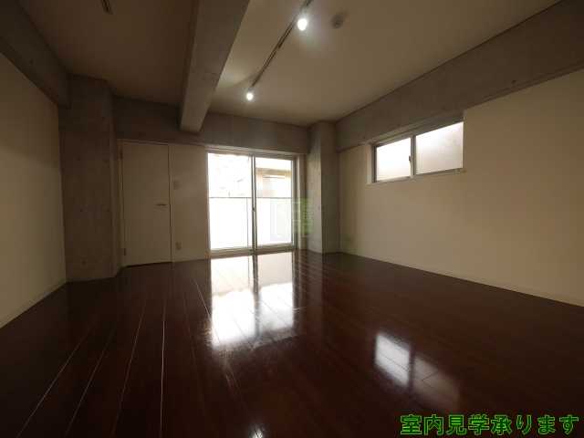 レジデンス四谷坂町の居間写真