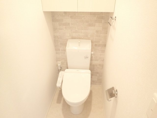 ＪＲ東海道本線 草津駅 徒歩34分 2階建 築4年のトイレ写真
