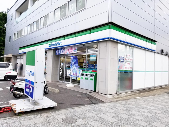 コンビニ　ファミリーマート横浜公田町店（コンビニ）まで800m