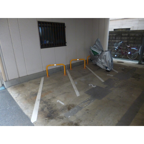 駐車場　バイク置き場