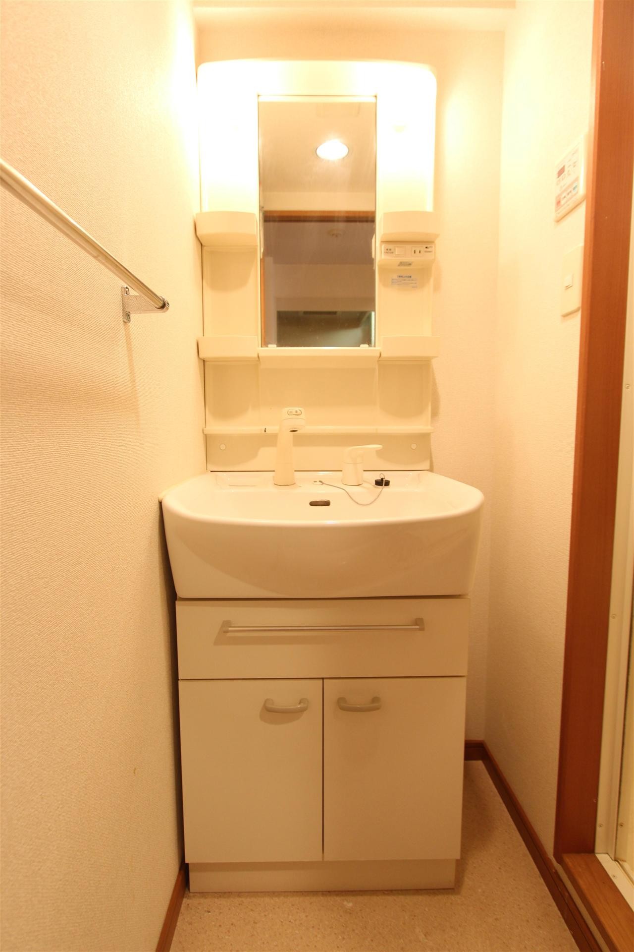 洗面設備　同タイプ（参考写真）