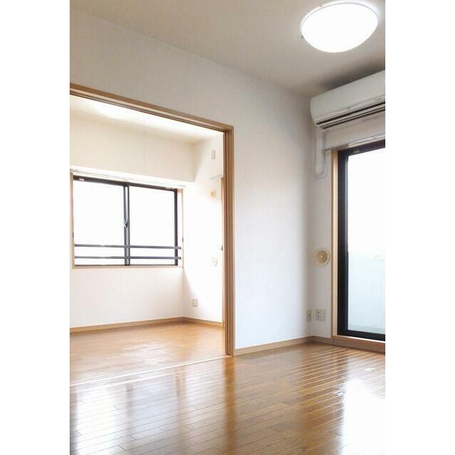 プラハ川崎本町通りの居間写真