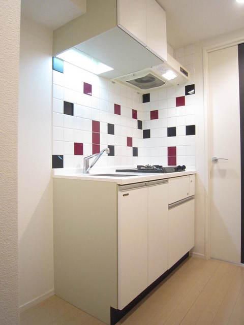 キッチン　★吊戸棚式収納スペースもございます★