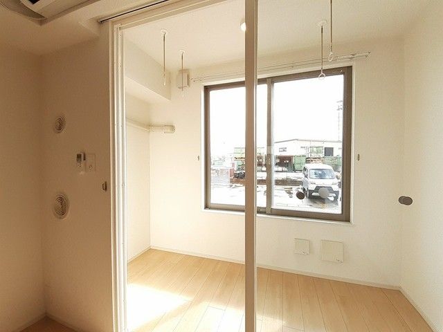 バルコニー　雨の日でも安心のサンルームです