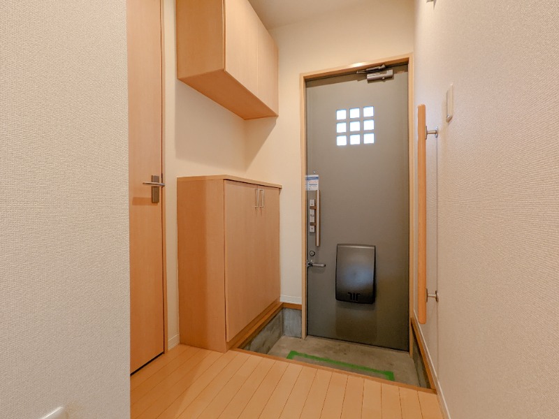 ＪＲ両毛線 伊勢崎駅 徒歩20分 2階建 築19年の玄関写真