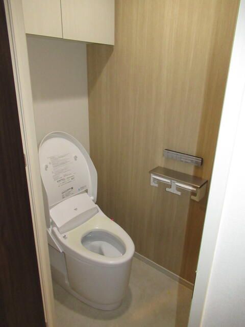 トイレ　収納もあります。