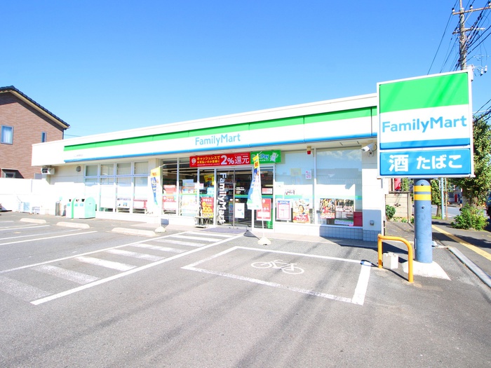 コンビニ　ファミリーマート（コンビニ）まで500m