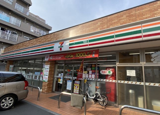 コンビニ　セブンイレブン中野坂上駅西店（コンビニ）まで208m
