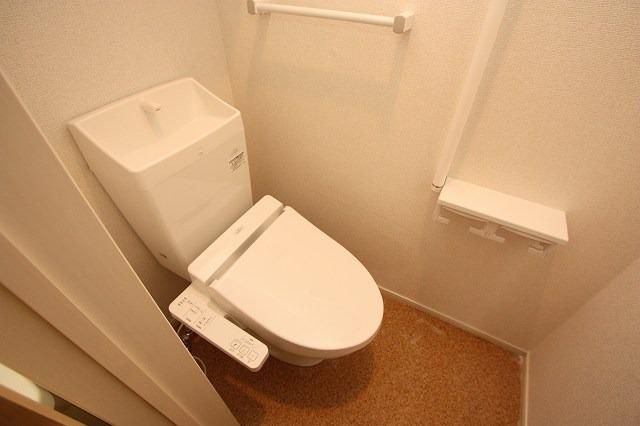 ウィステリア ヴィラIIIのトイレ写真